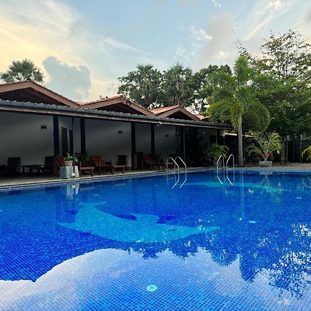 Paris Garden Resort Trincomalee Eksteriør bilde