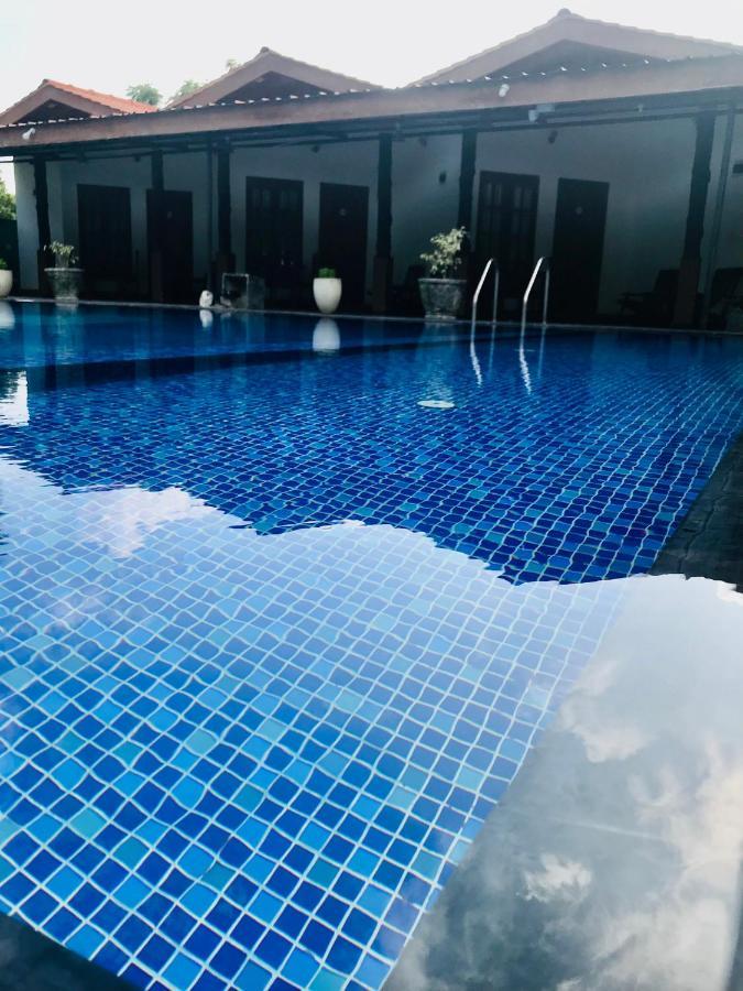 Paris Garden Resort Trincomalee Eksteriør bilde