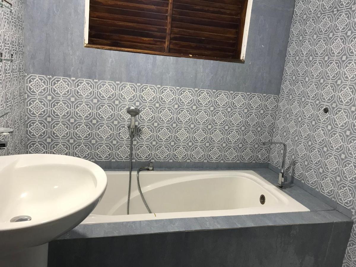 Paris Garden Resort Trincomalee Eksteriør bilde