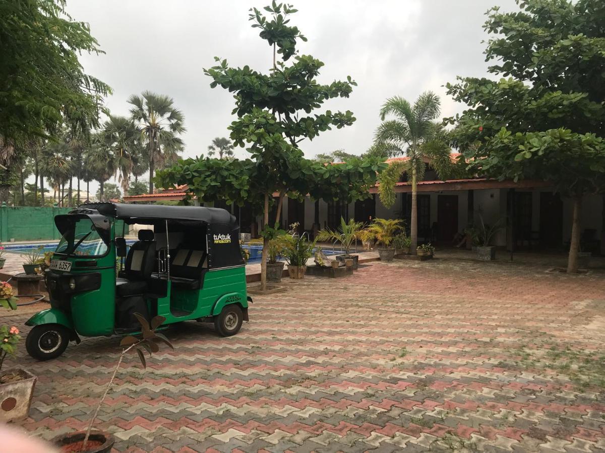 Paris Garden Resort Trincomalee Eksteriør bilde