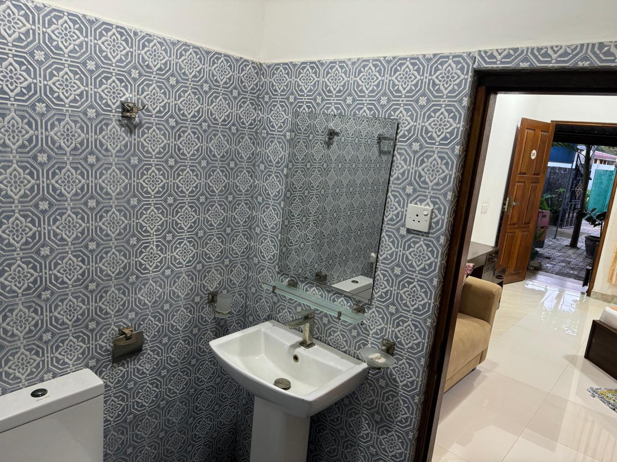 Paris Garden Resort Trincomalee Eksteriør bilde