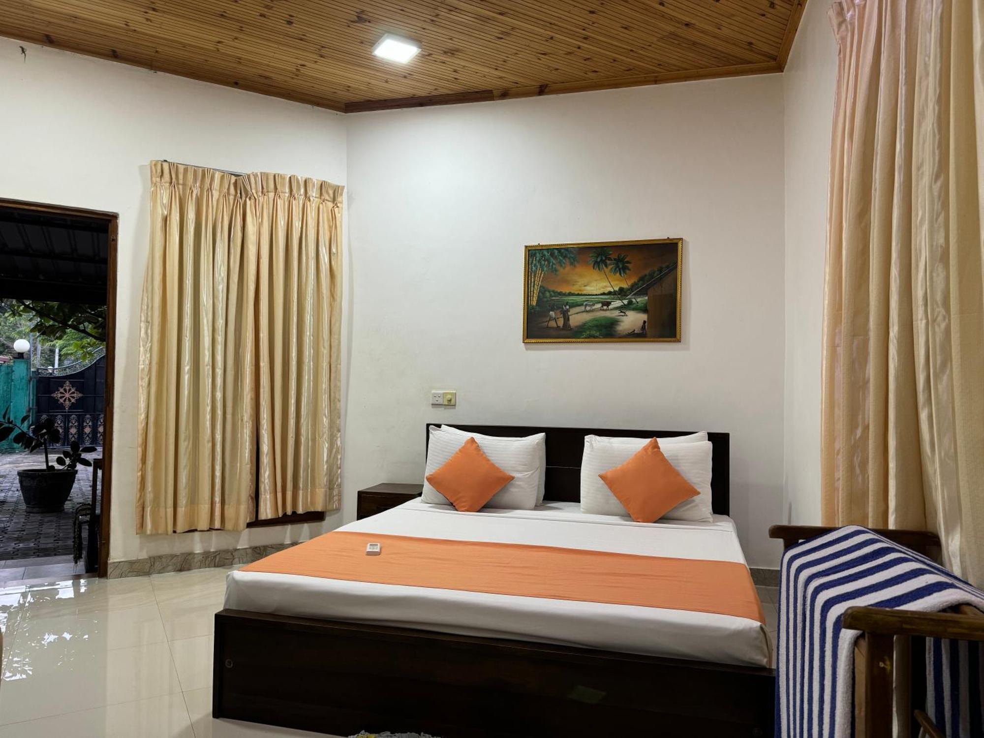 Paris Garden Resort Trincomalee Eksteriør bilde